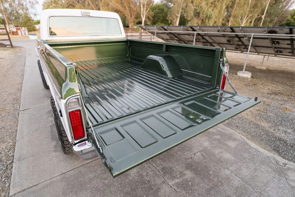 1972 Chevrolet K20 Cheyenne Super Pickup, view