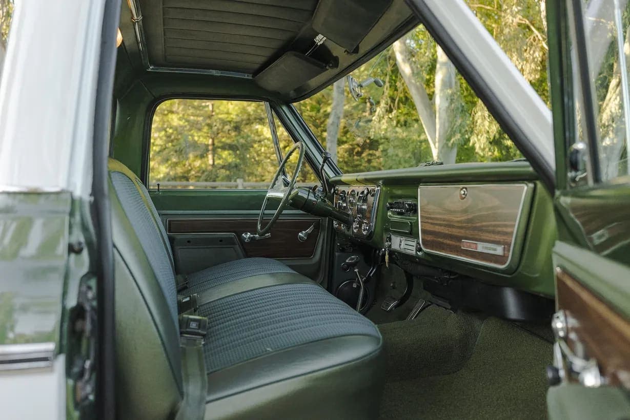 1972 Chevrolet K20 Cheyenne Super Pickup, view