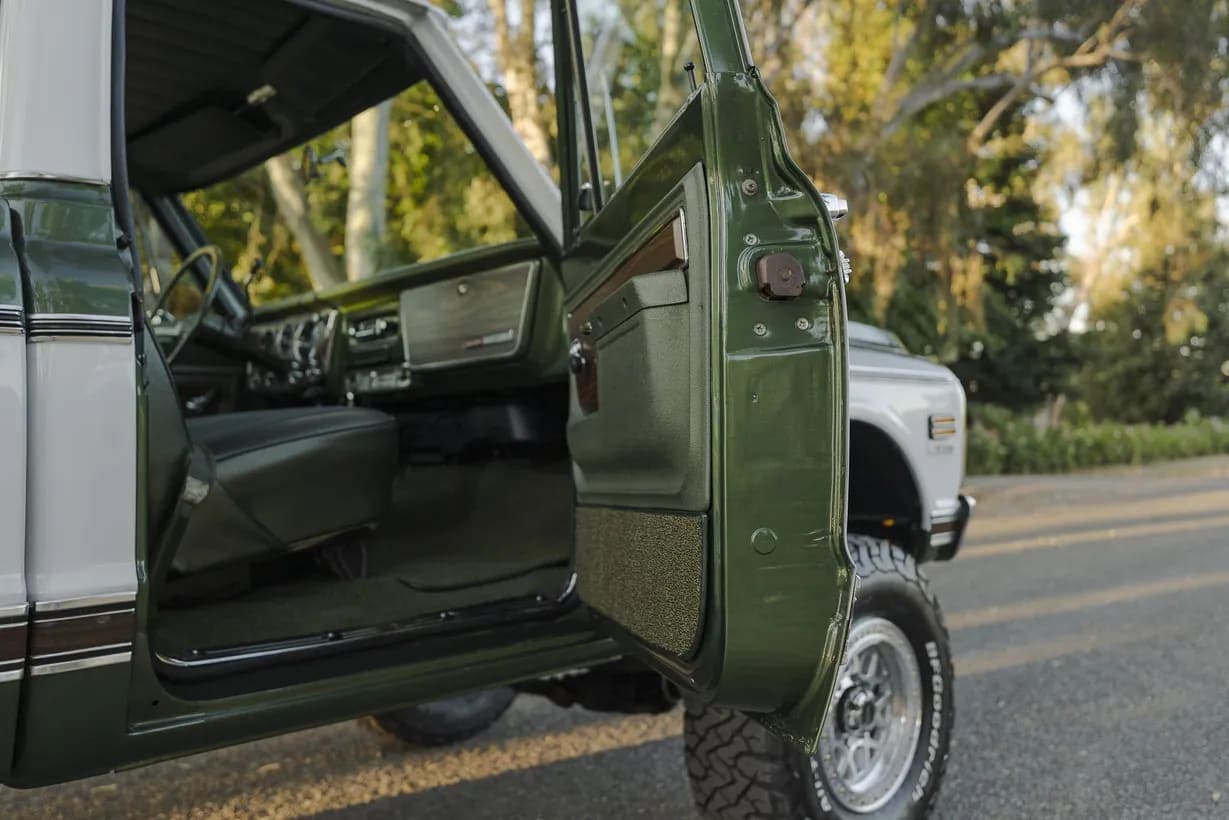 1972 Chevrolet K20 Cheyenne Super Pickup, view