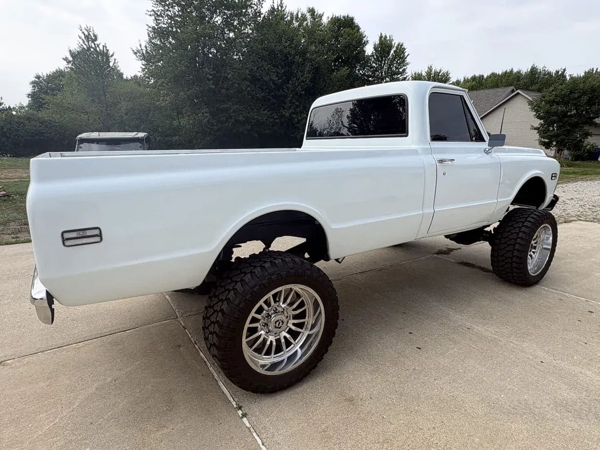 1970 GMC K2500, view