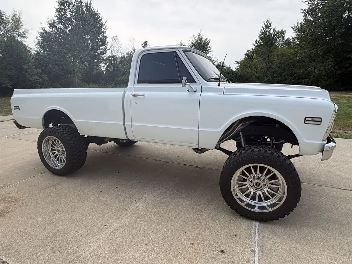 1970 GMC K2500, view