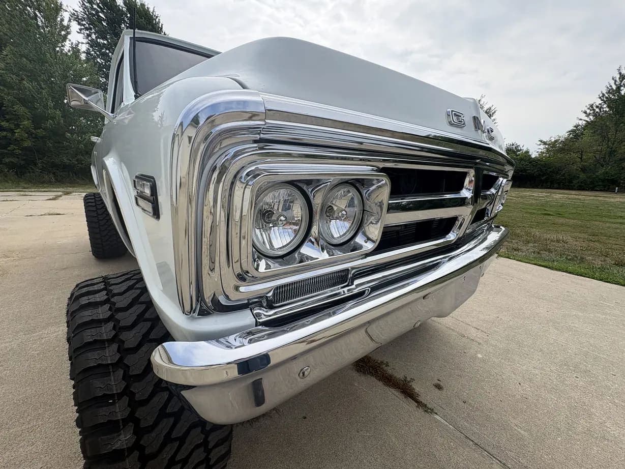 1970 GMC K2500, view