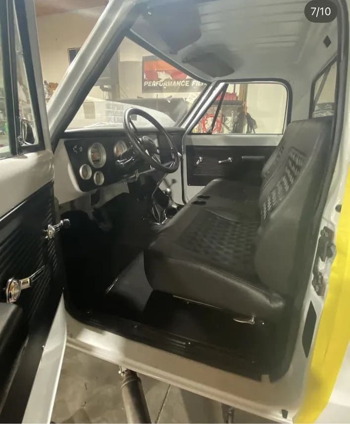 1970 GMC K2500, view