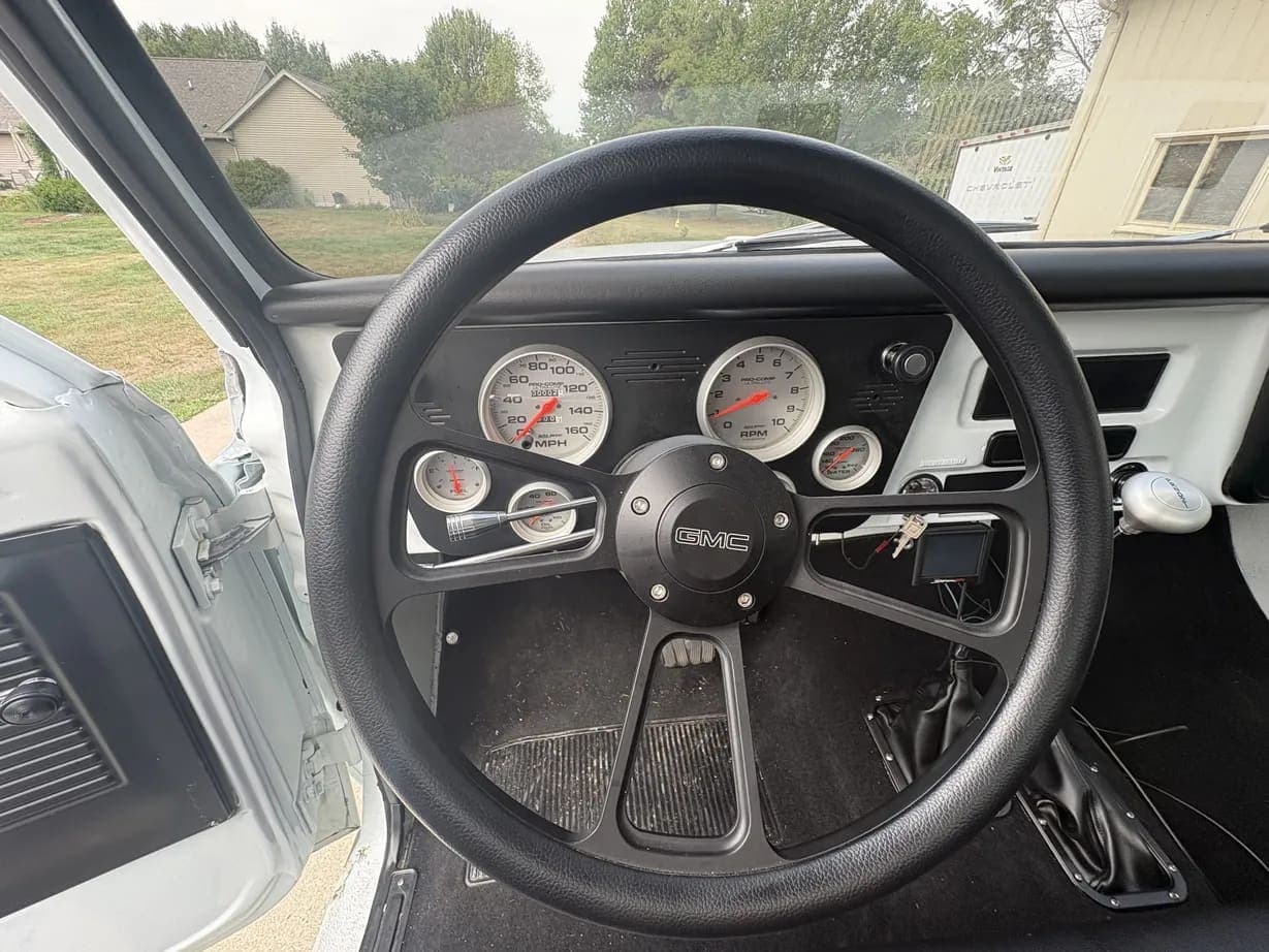 1970 GMC K2500, view