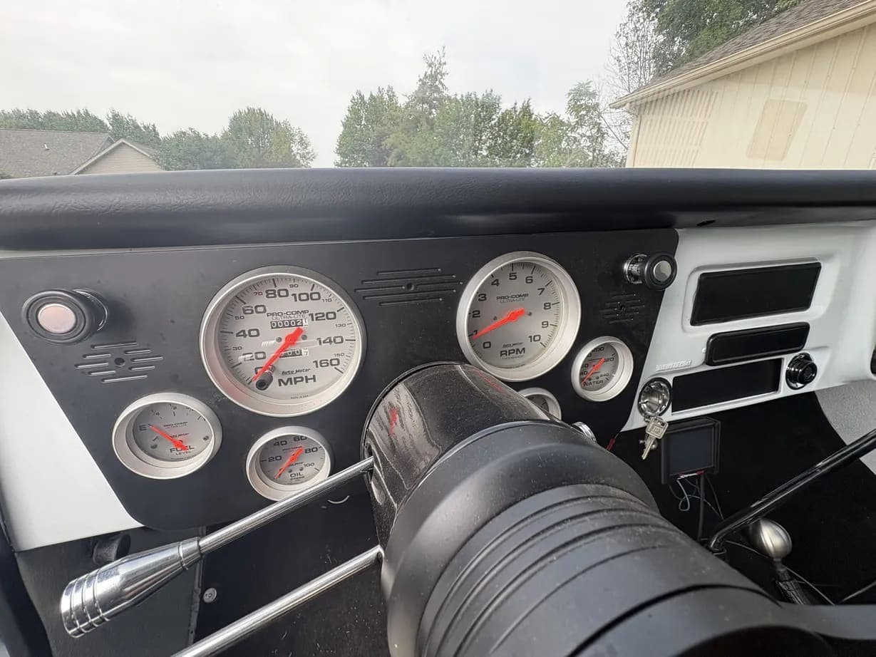 1970 GMC K2500, view