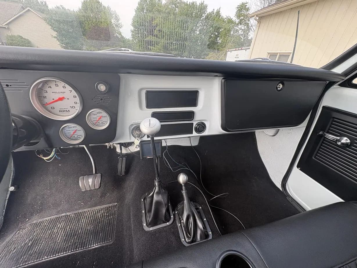 1970 GMC K2500, view
