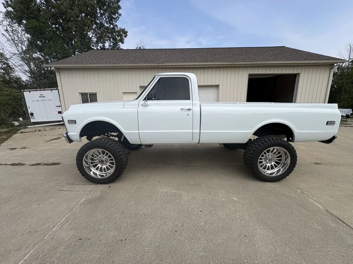 1970 GMC K2500, view