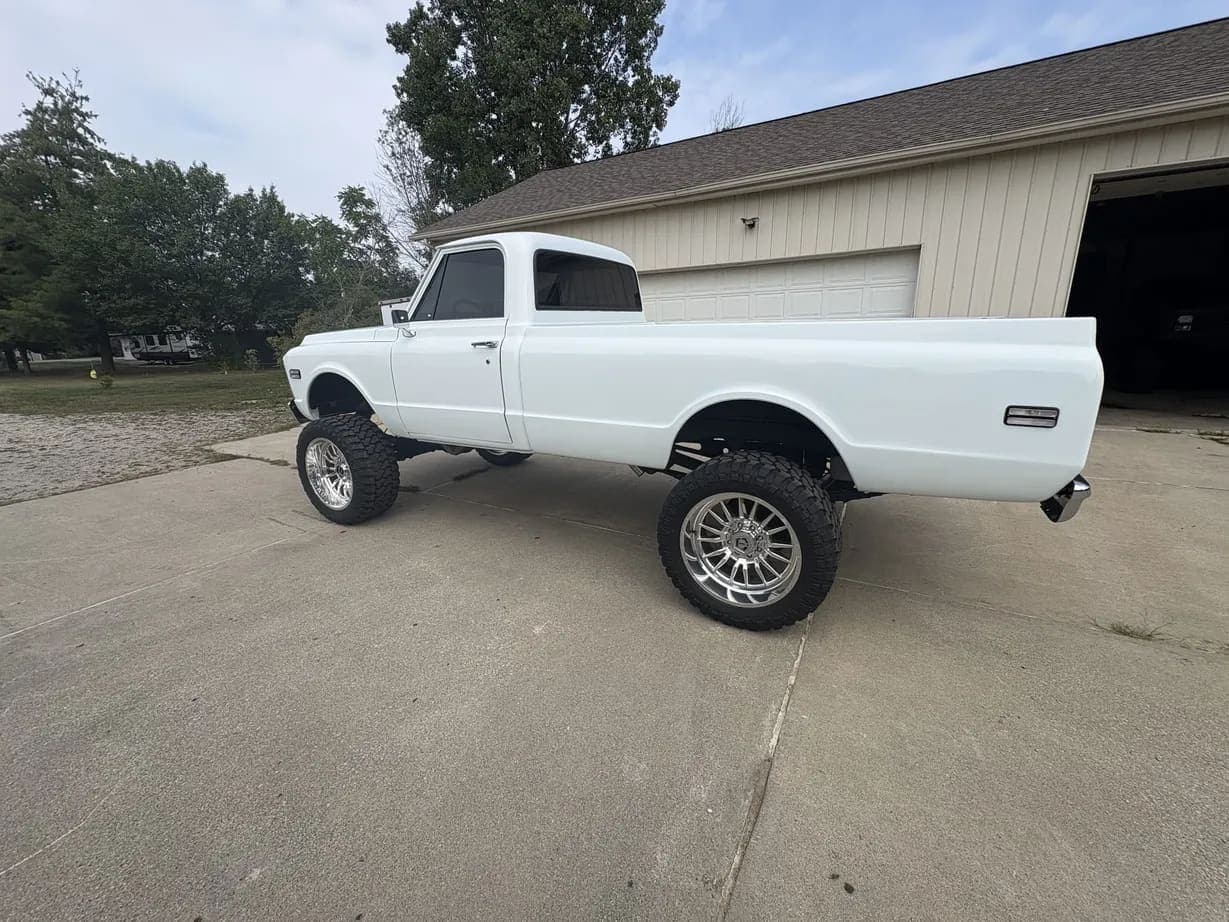 1970 GMC K2500, view