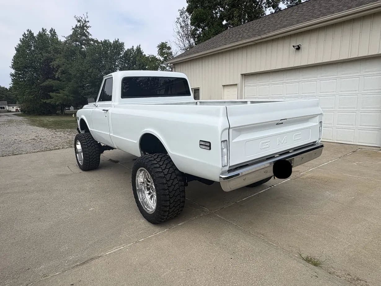 1970 GMC K2500, view