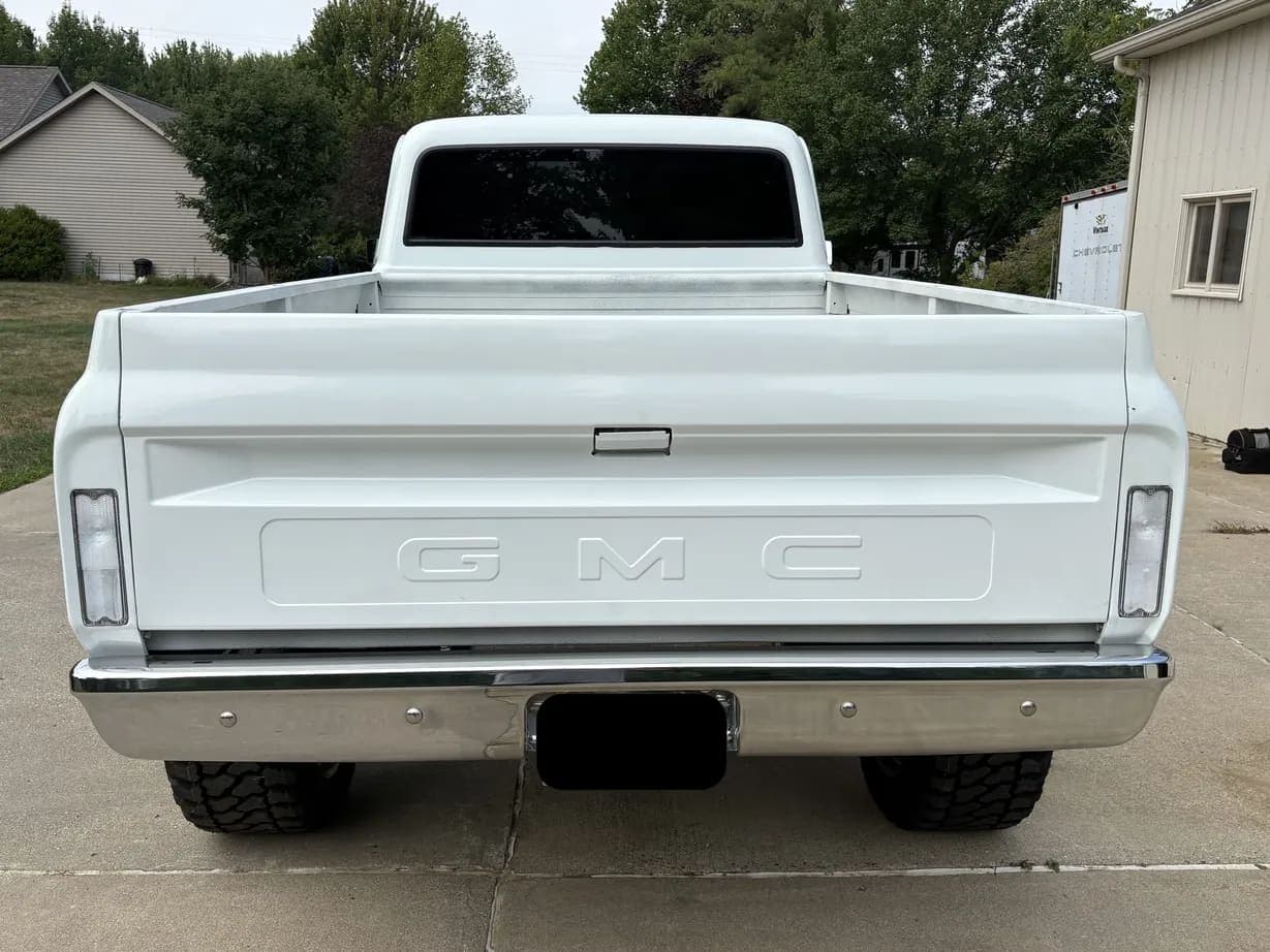 1970 GMC K2500, view