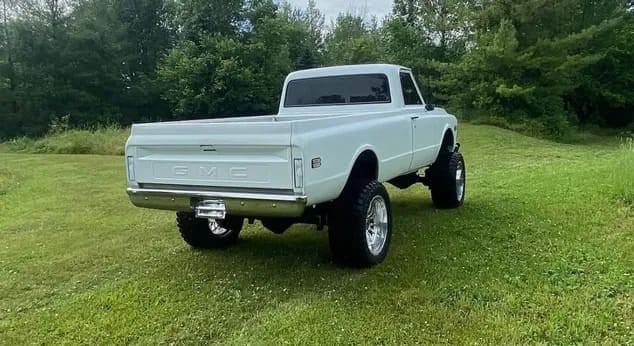 1970 GMC K2500, view