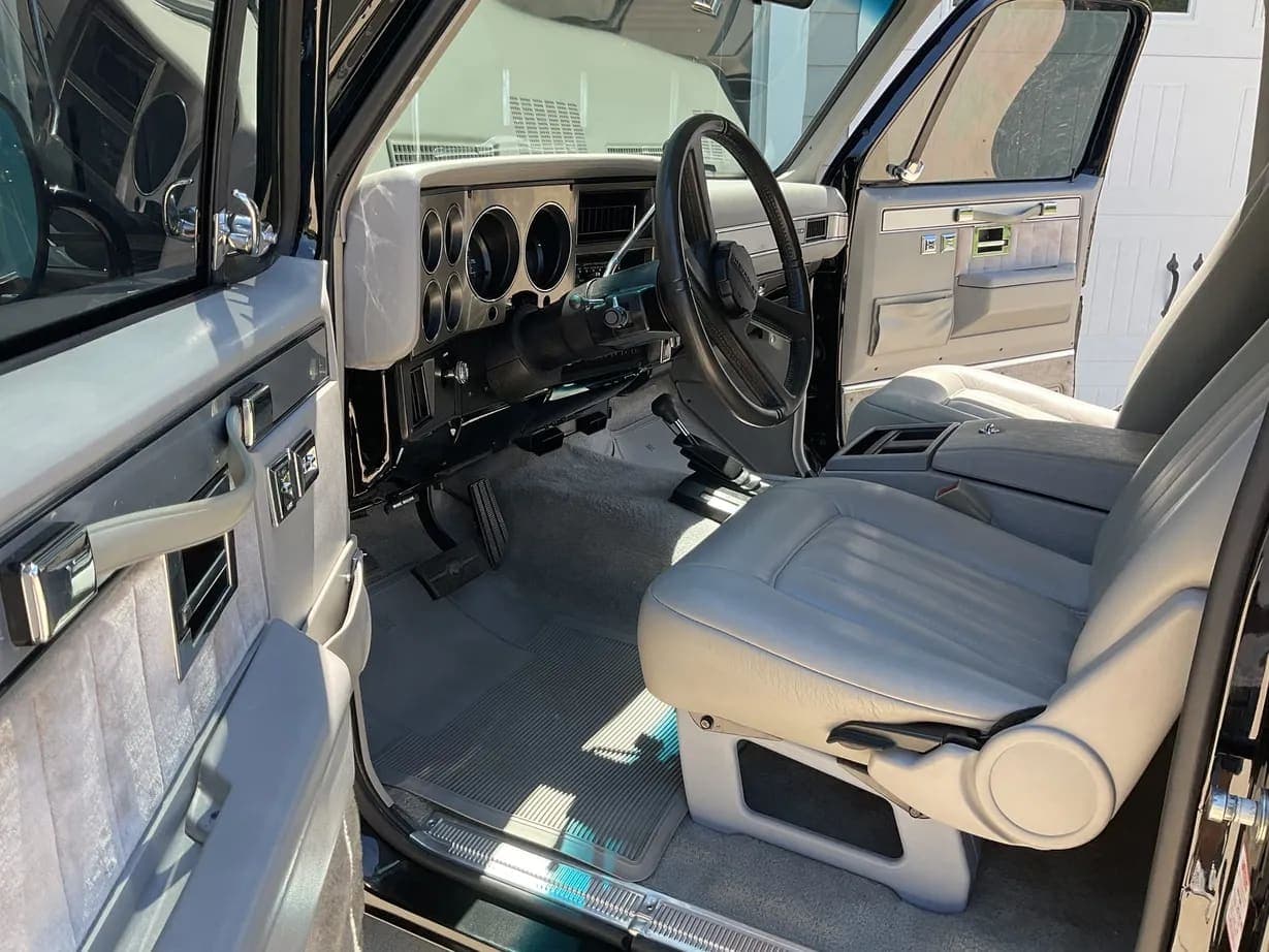 1991 Chevrolet K5 Blazer Silverado V1500, view
