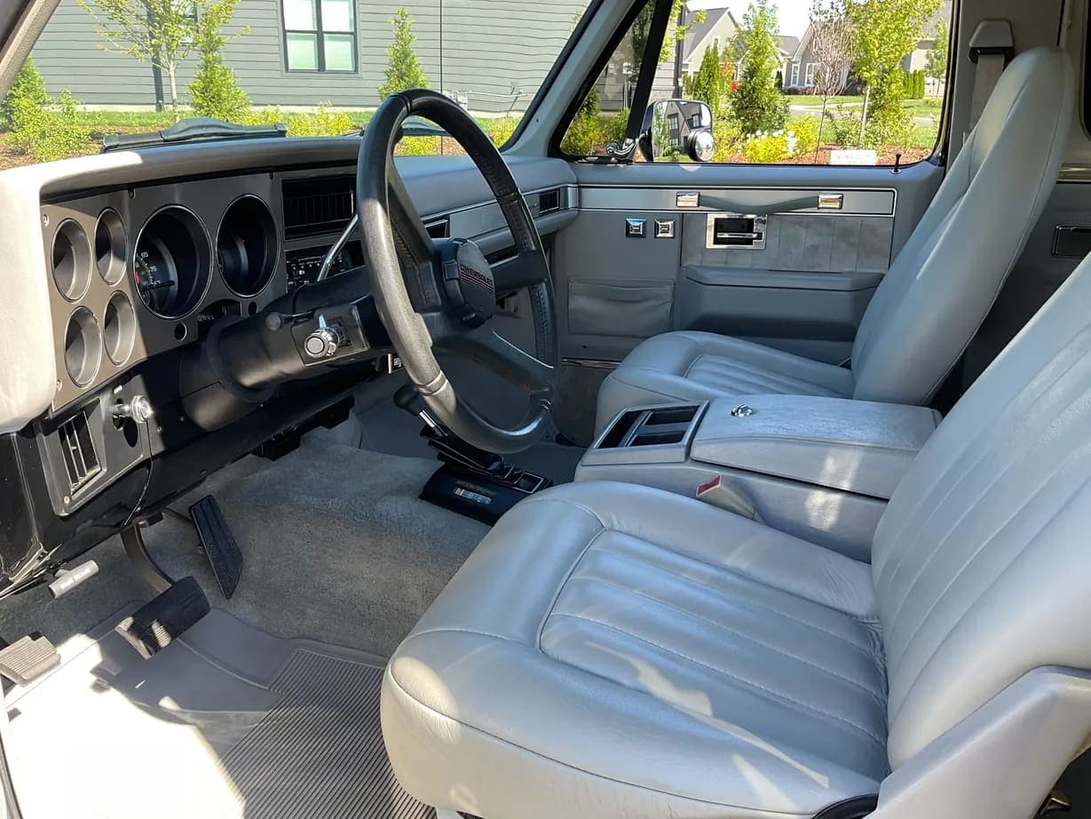 1991 Chevrolet K5 Blazer Silverado V1500, view