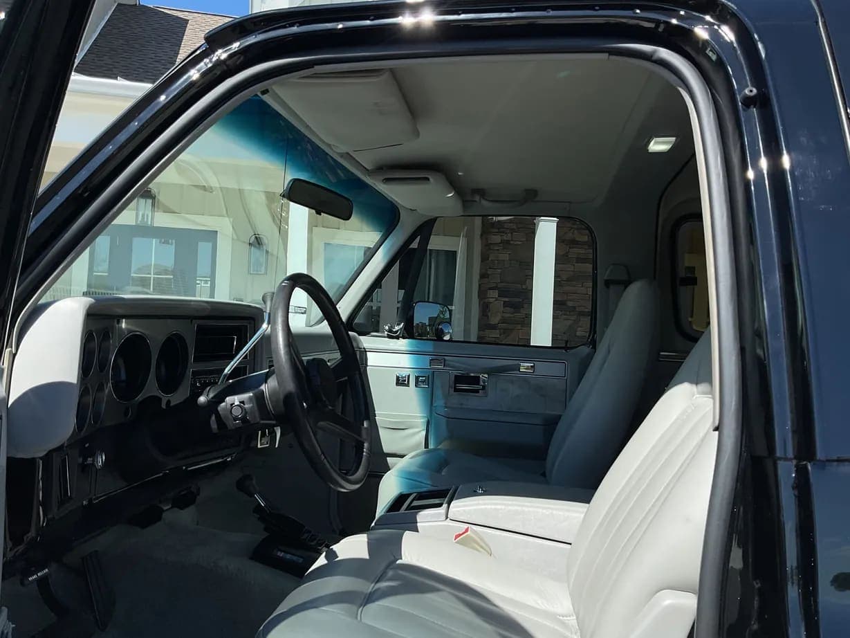 1991 Chevrolet K5 Blazer Silverado V1500, view