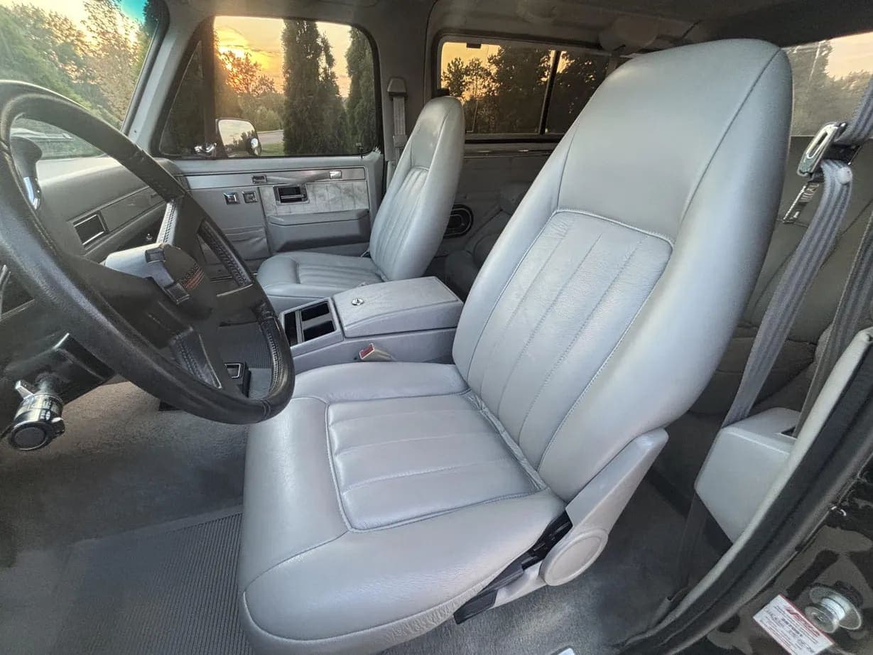 1991 Chevrolet K5 Blazer Silverado V1500, view