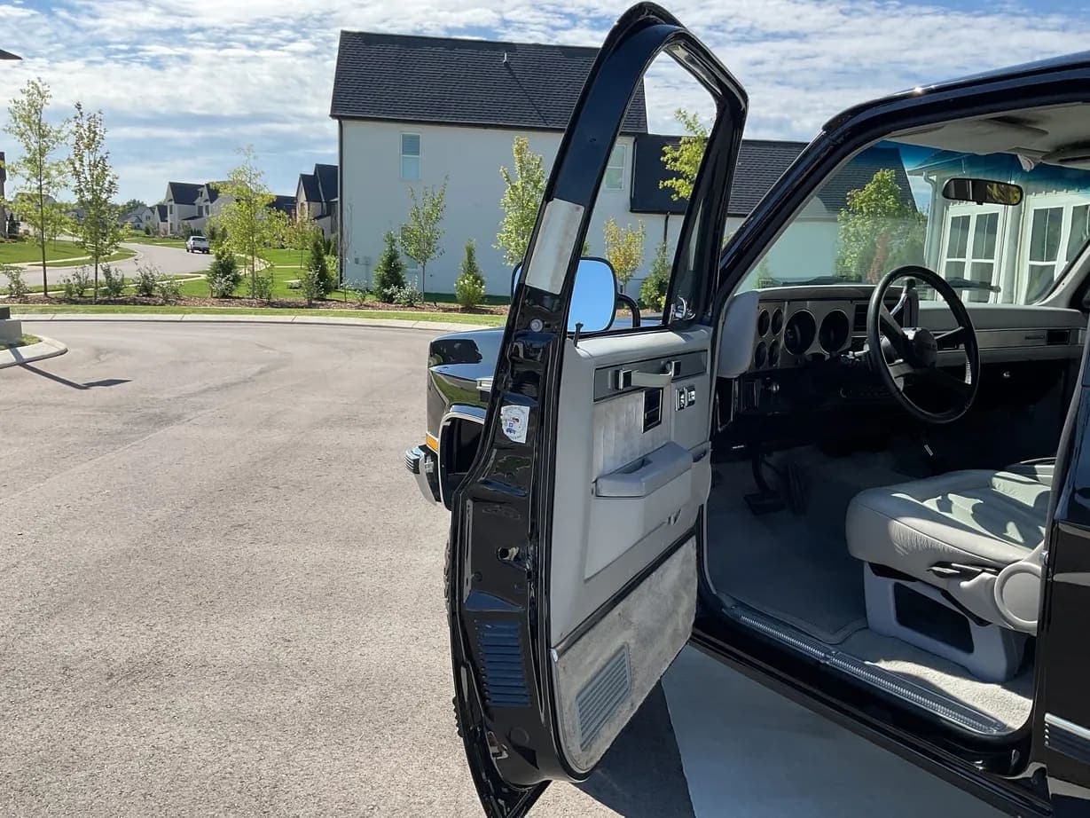 1991 Chevrolet K5 Blazer Silverado V1500, view