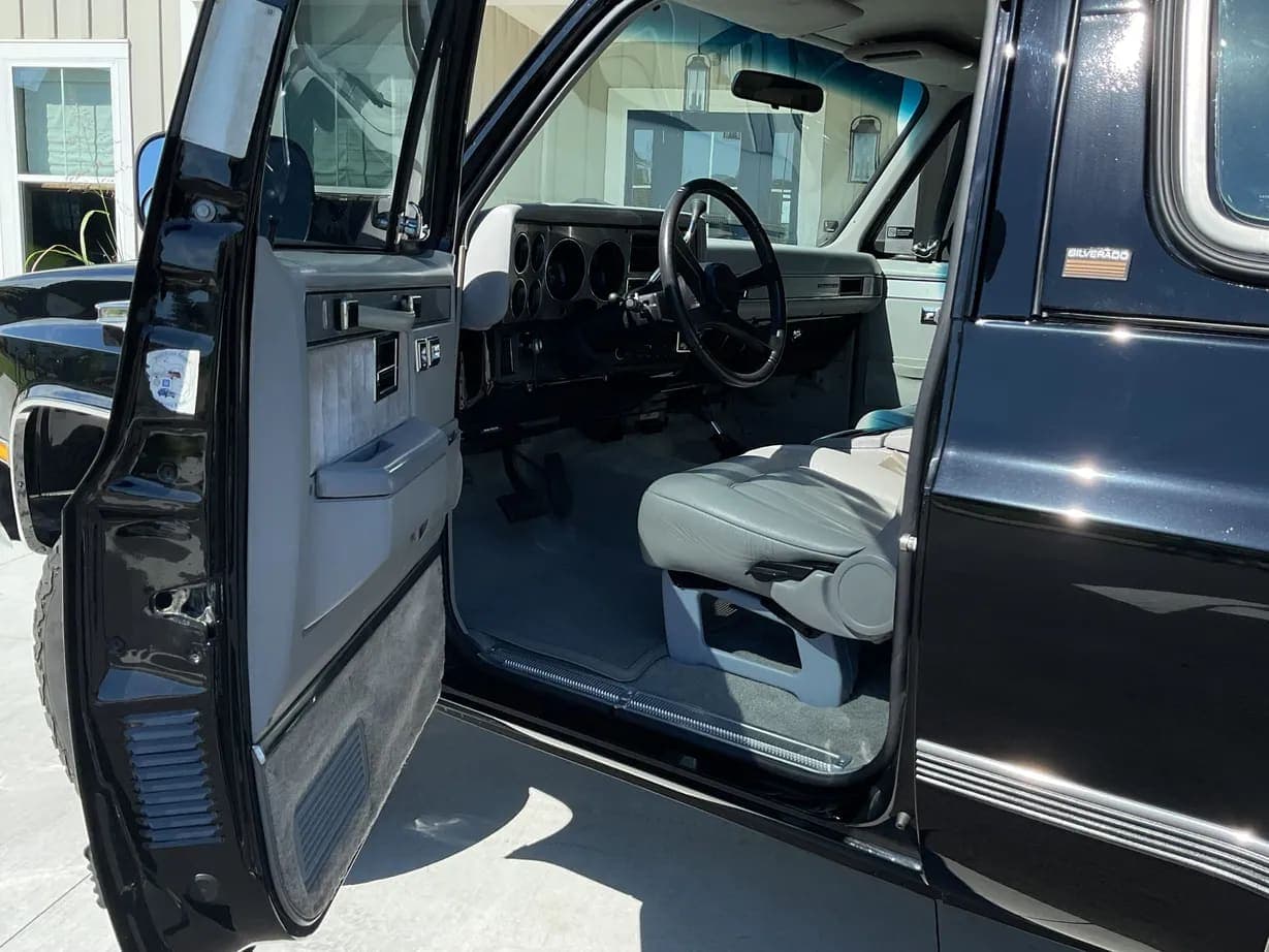 1991 Chevrolet K5 Blazer Silverado V1500, view