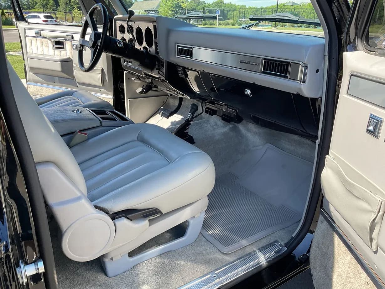 1991 Chevrolet K5 Blazer Silverado V1500, view