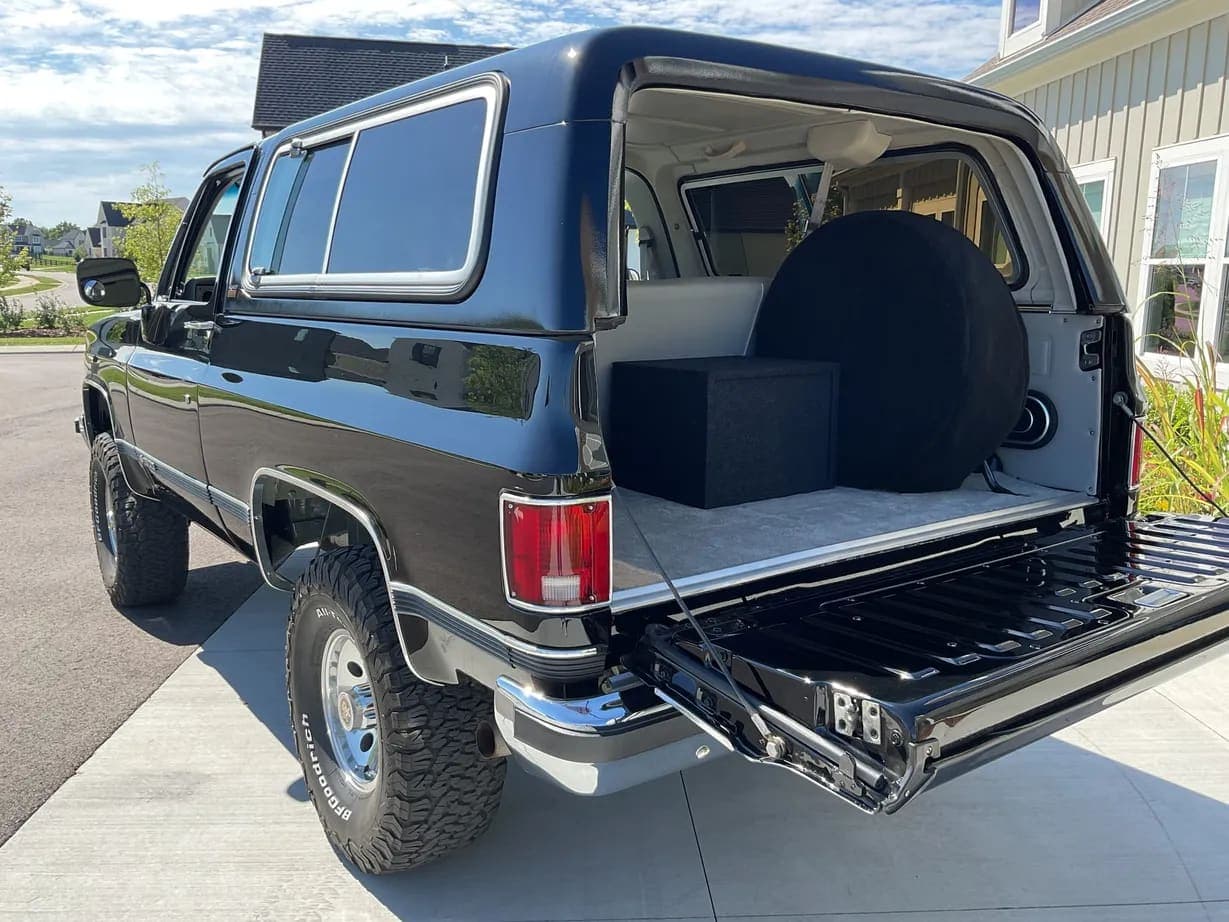 1991 Chevrolet K5 Blazer Silverado V1500, view