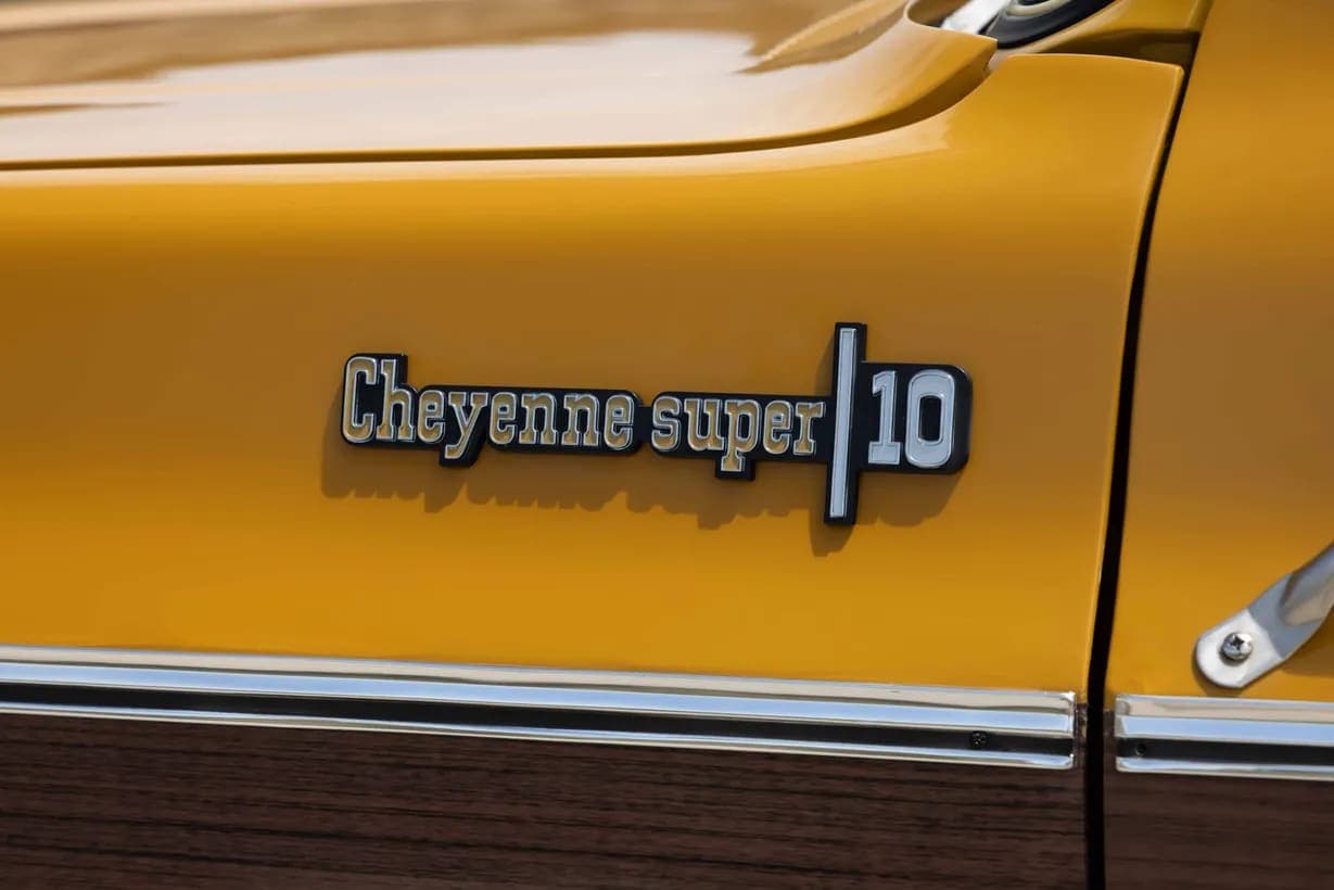 1973 Chevrolet Suburban Cheyenne Super Estate, view
