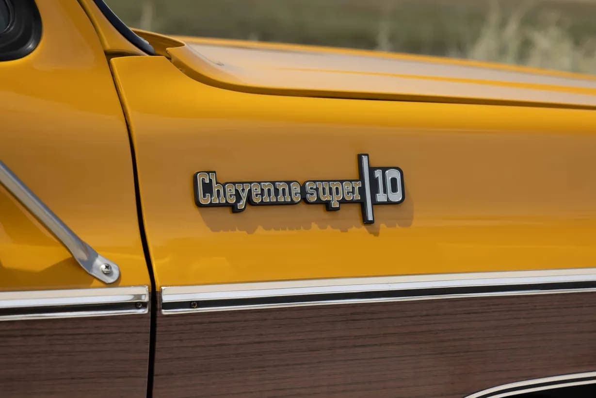 1973 Chevrolet Suburban Cheyenne Super Estate, view