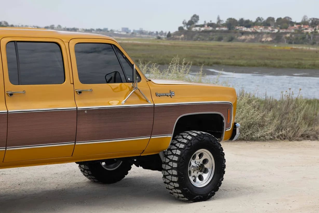 1973 Chevrolet Suburban Cheyenne Super Estate, view