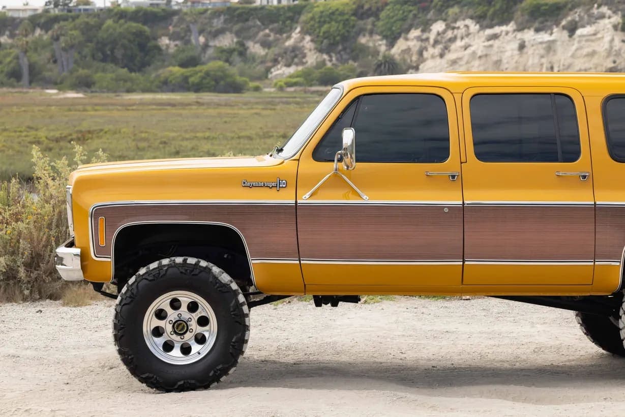 1973 Chevrolet Suburban Cheyenne Super Estate, view