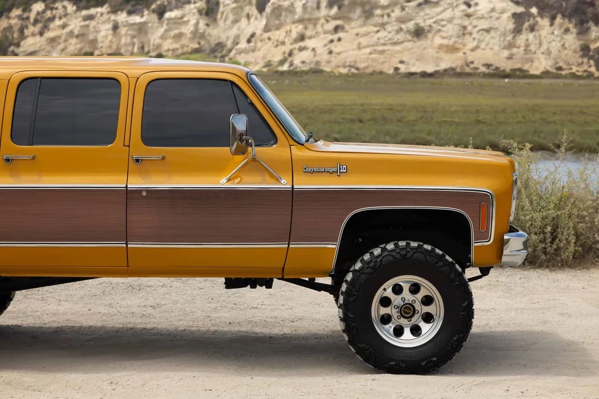 1973 Chevrolet Suburban Cheyenne Super Estate, view