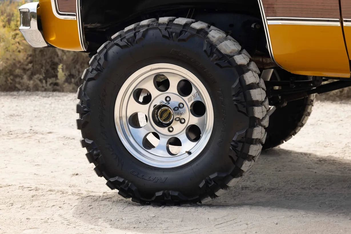 1973 Chevrolet Suburban Cheyenne Super Estate, view