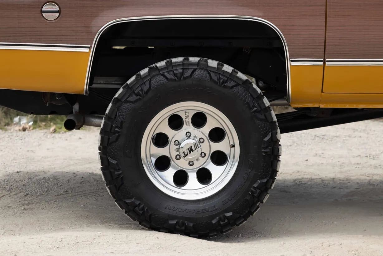 1973 Chevrolet Suburban Cheyenne Super Estate, view