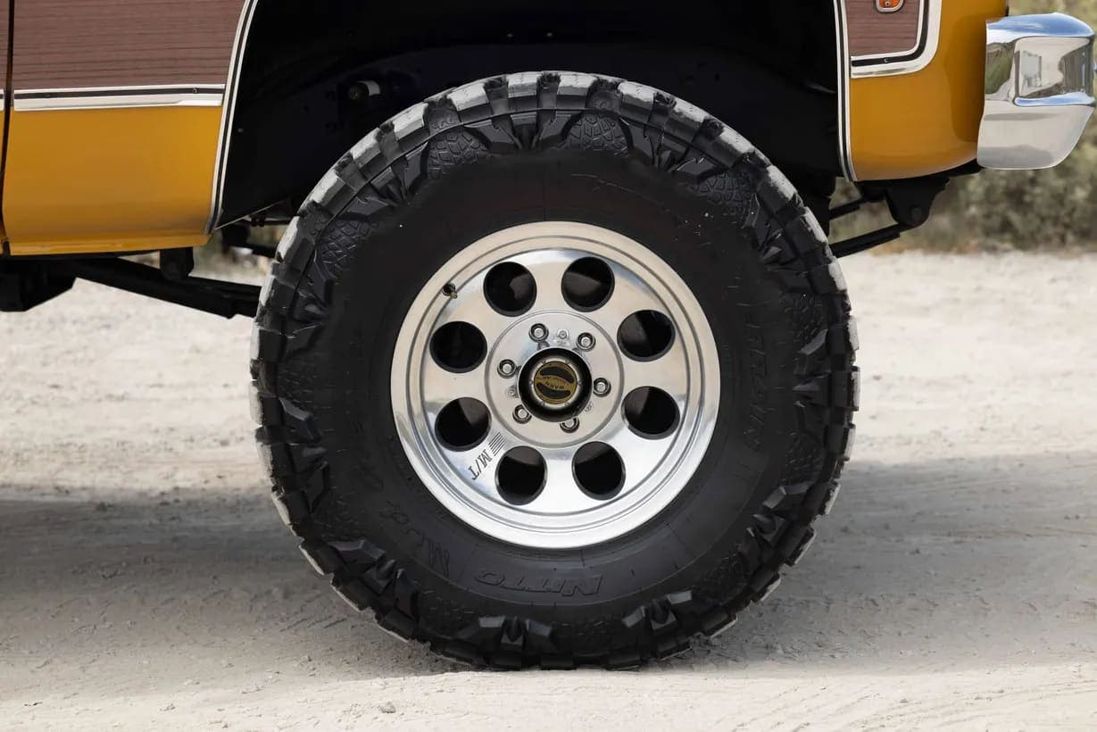 1973 Chevrolet Suburban Cheyenne Super Estate, view