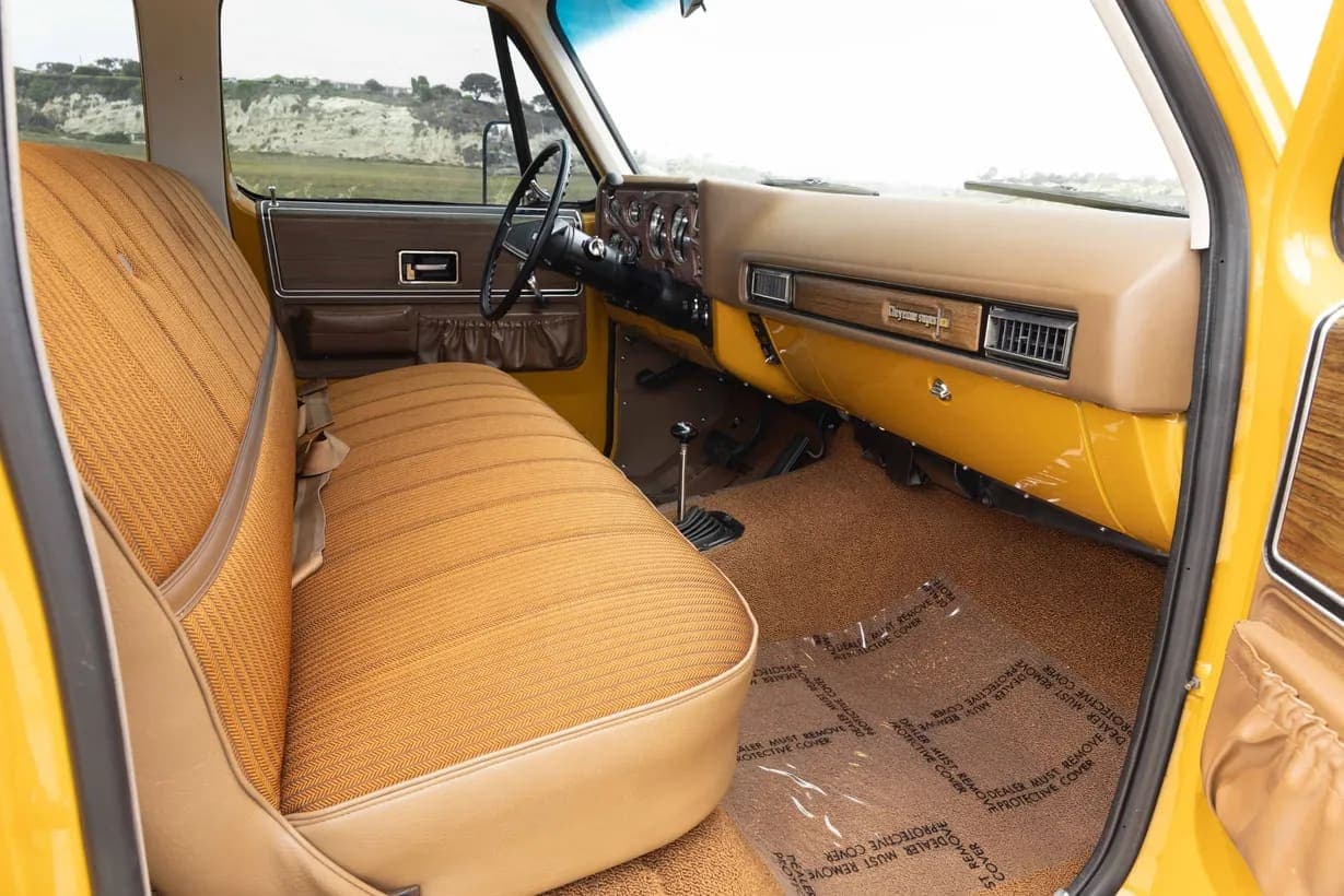 1973 Chevrolet Suburban Cheyenne Super Estate, view