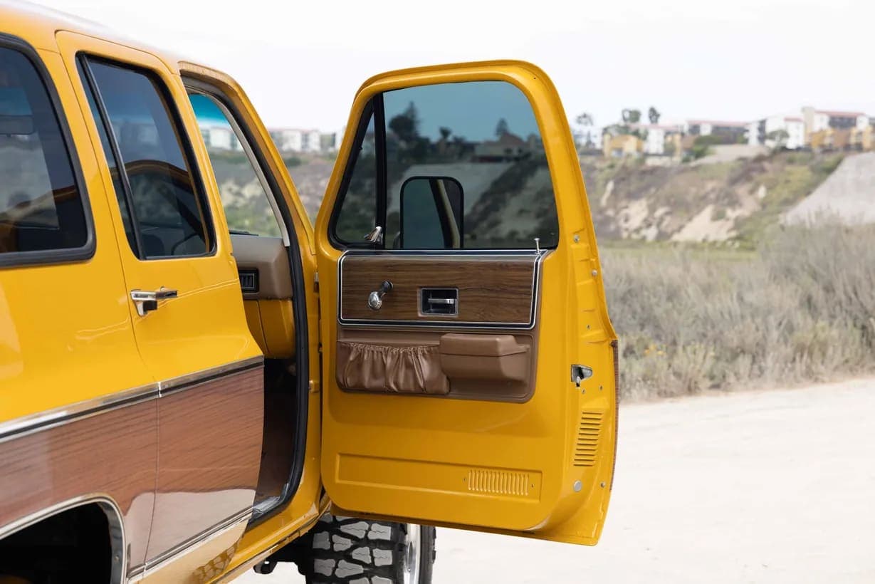 1973 Chevrolet Suburban Cheyenne Super Estate, view