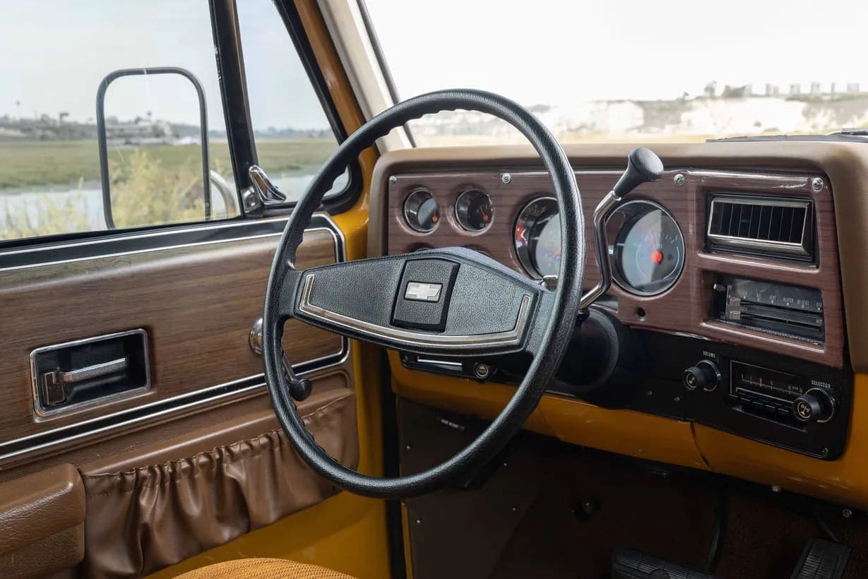 1973 Chevrolet Suburban Cheyenne Super Estate, view