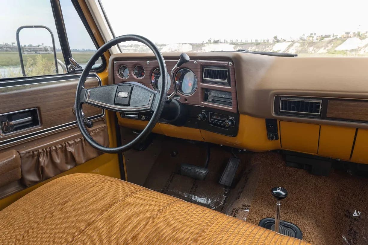 1973 Chevrolet Suburban Cheyenne Super Estate, view