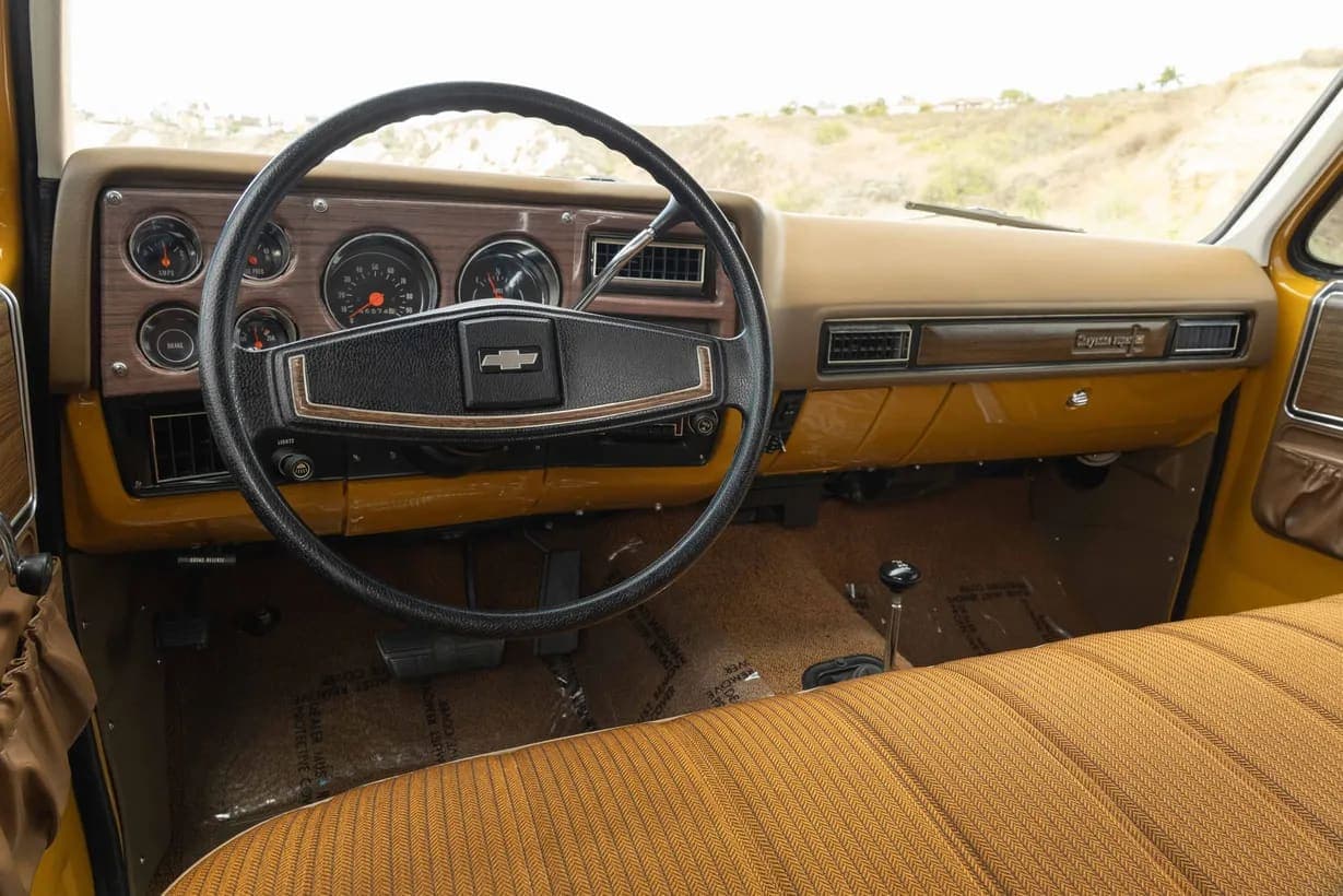 1973 Chevrolet Suburban Cheyenne Super Estate, view