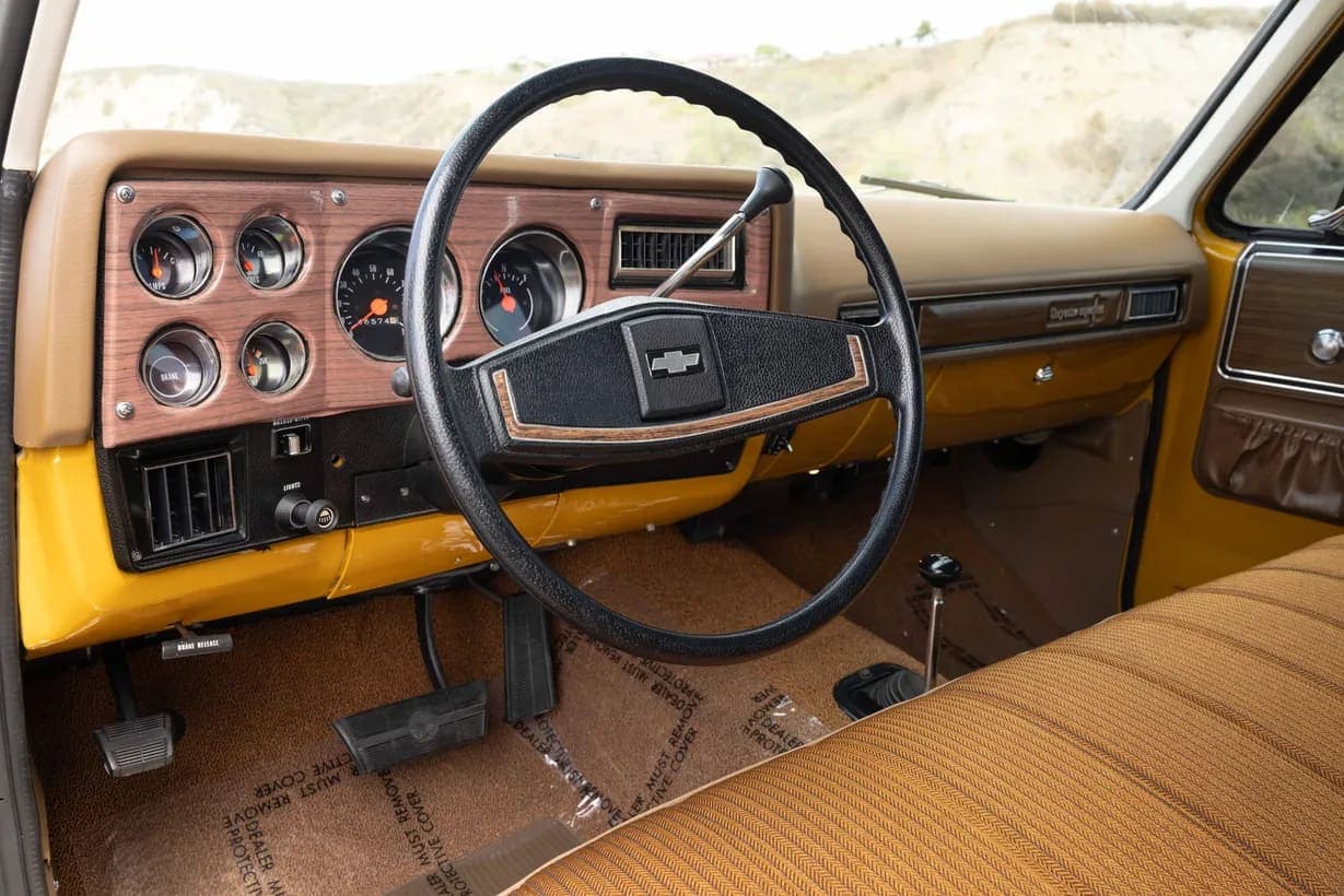 1973 Chevrolet Suburban Cheyenne Super Estate, view