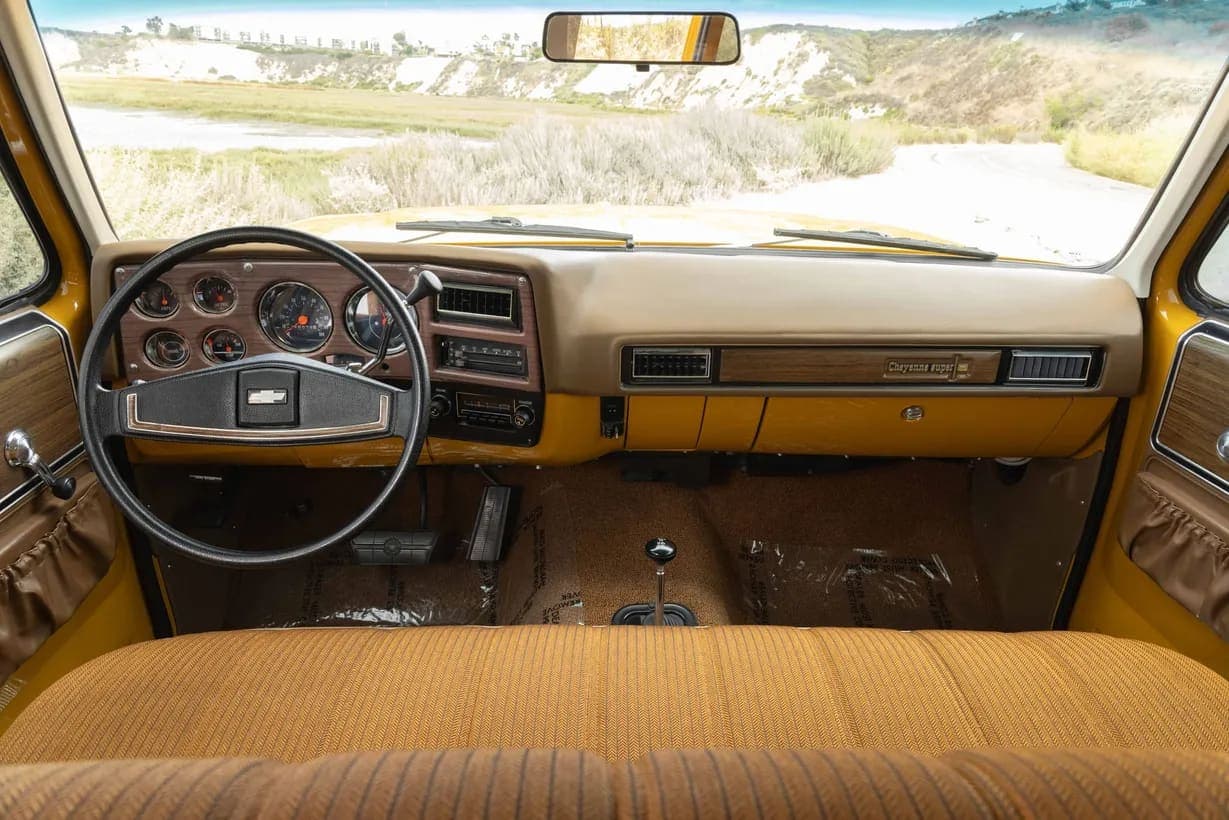 1973 Chevrolet Suburban Cheyenne Super Estate, view