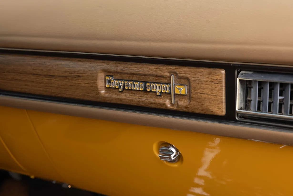 1973 Chevrolet Suburban Cheyenne Super Estate, view