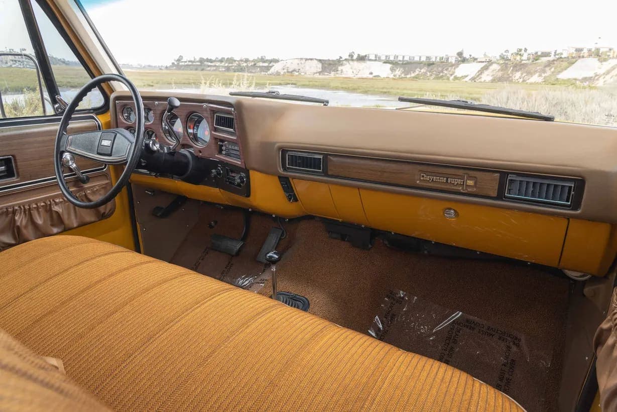 1973 Chevrolet Suburban Cheyenne Super Estate, view