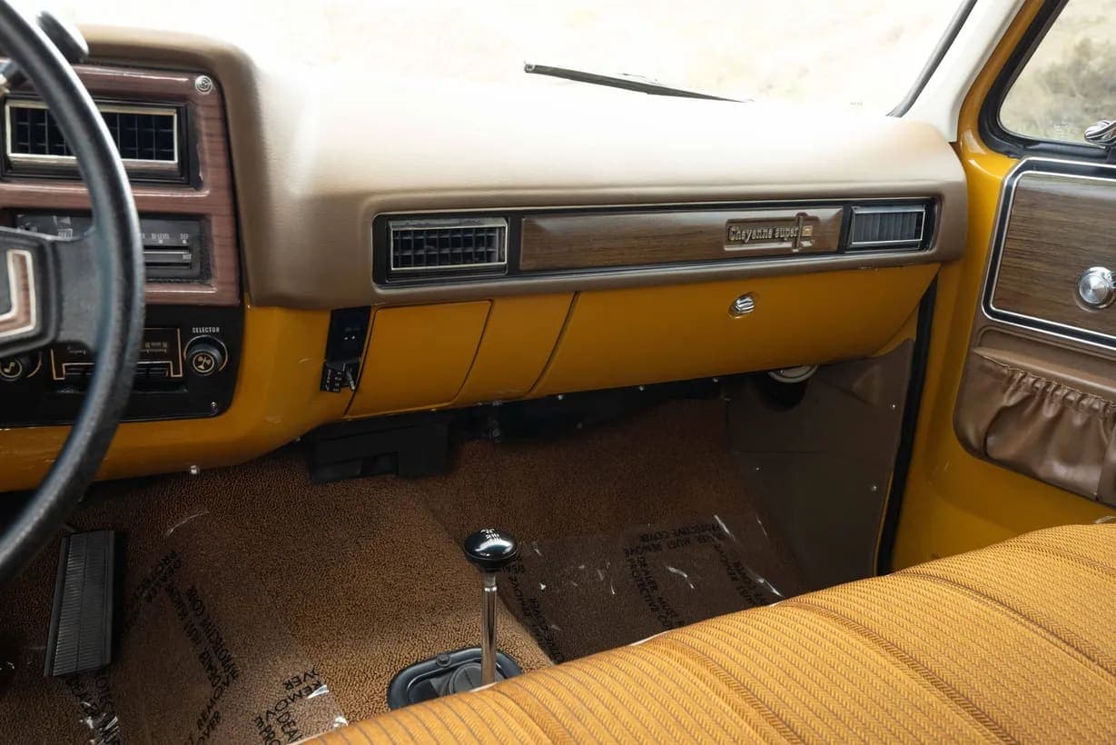 1973 Chevrolet Suburban Cheyenne Super Estate, view