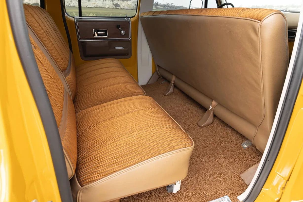 1973 Chevrolet Suburban Cheyenne Super Estate, view