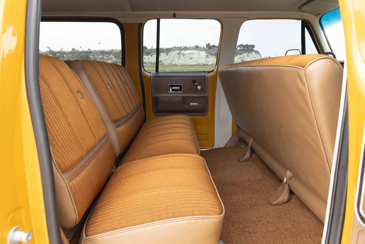 1973 Chevrolet Suburban Cheyenne Super Estate, view