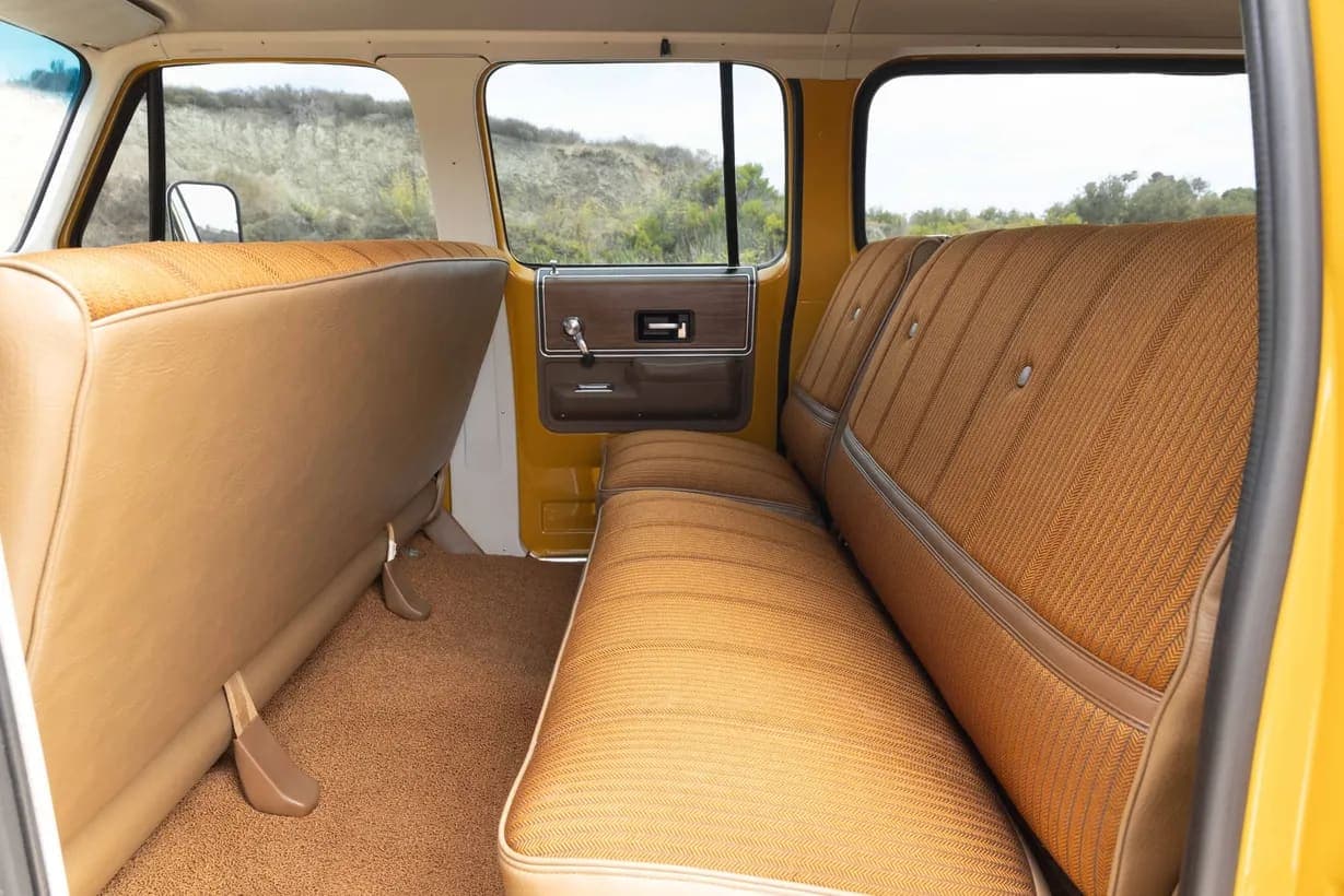 1973 Chevrolet Suburban Cheyenne Super Estate, view