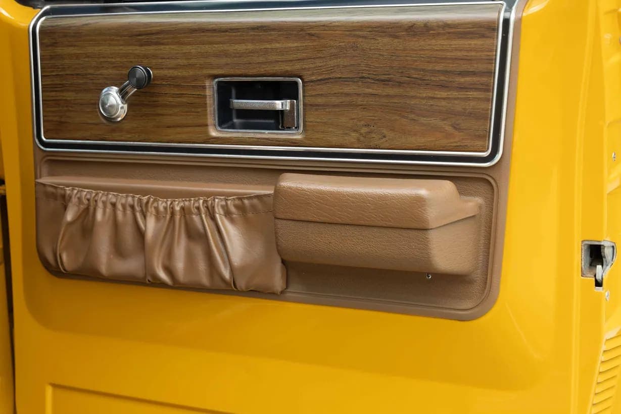 1973 Chevrolet Suburban Cheyenne Super Estate, view