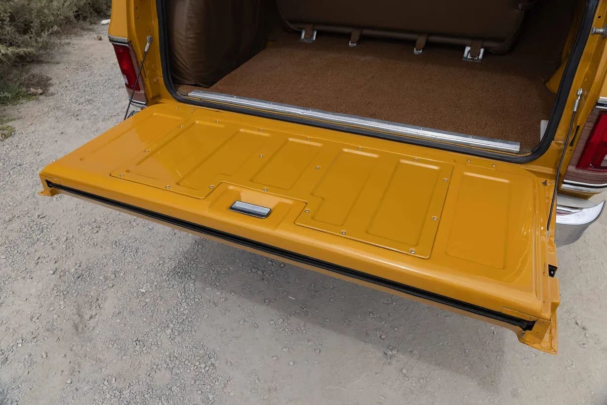 1973 Chevrolet Suburban Cheyenne Super Estate, view