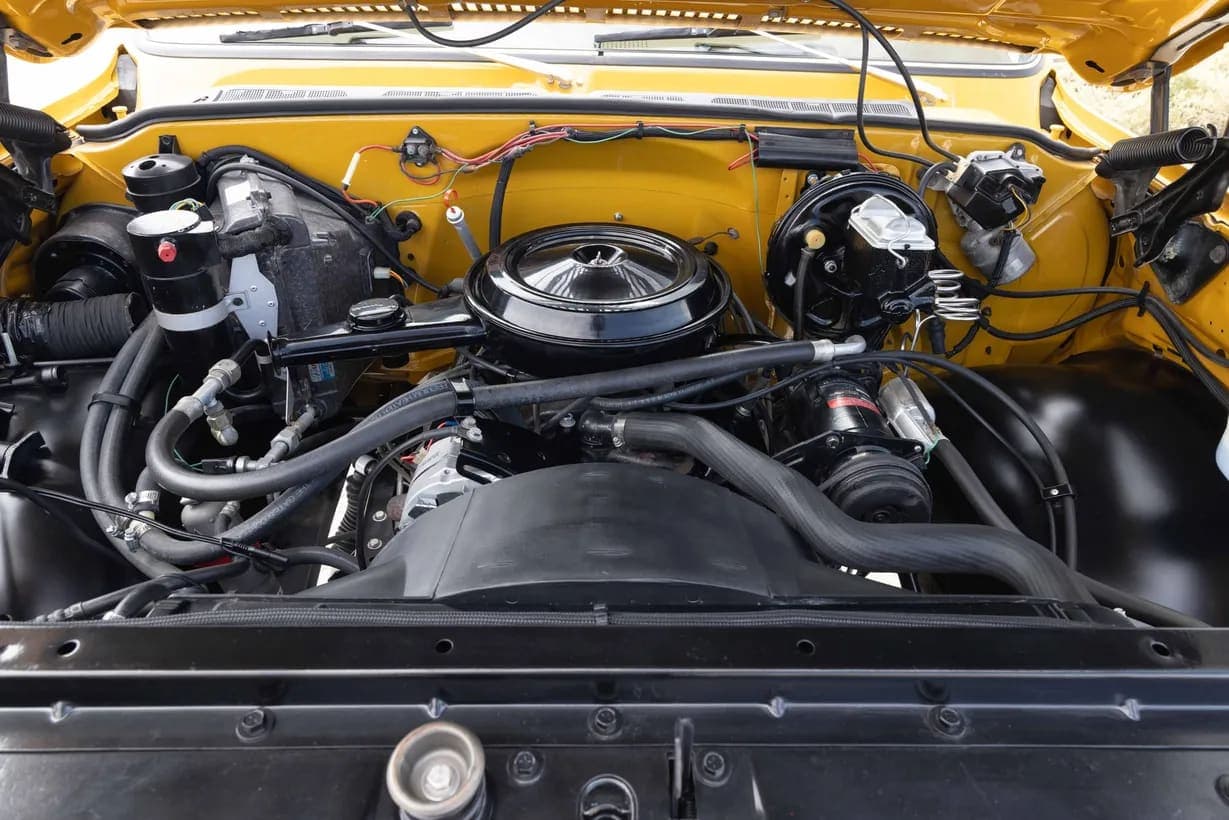 1973 Chevrolet Suburban Cheyenne Super Estate, view
