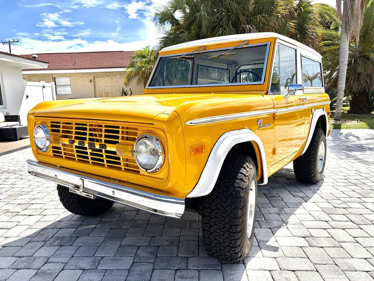 1972 Ford Bronco 302 exterior