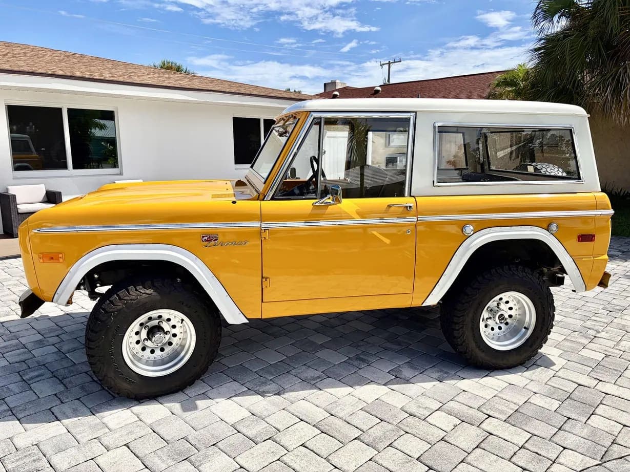 1972 Ford Bronco 302, view