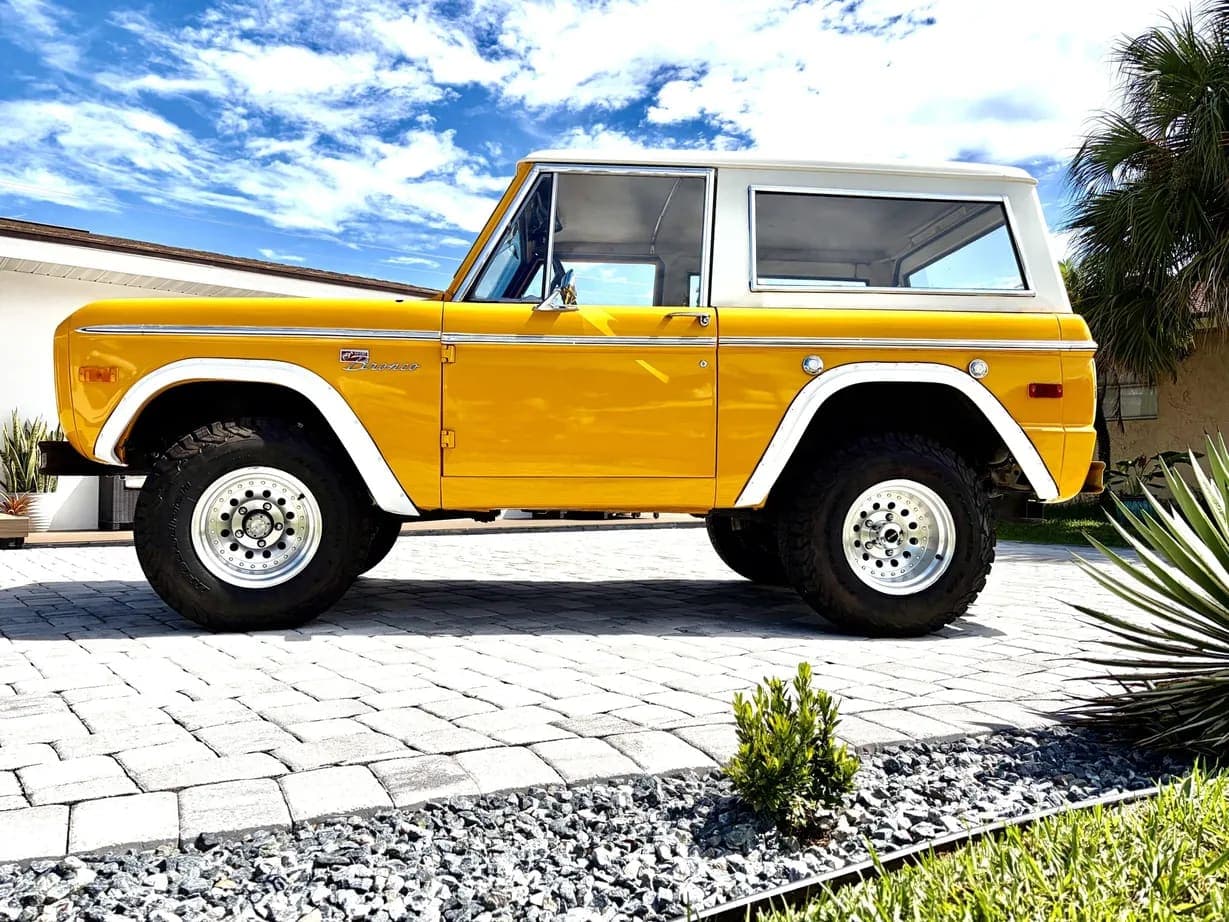 1972 Ford Bronco 302, view